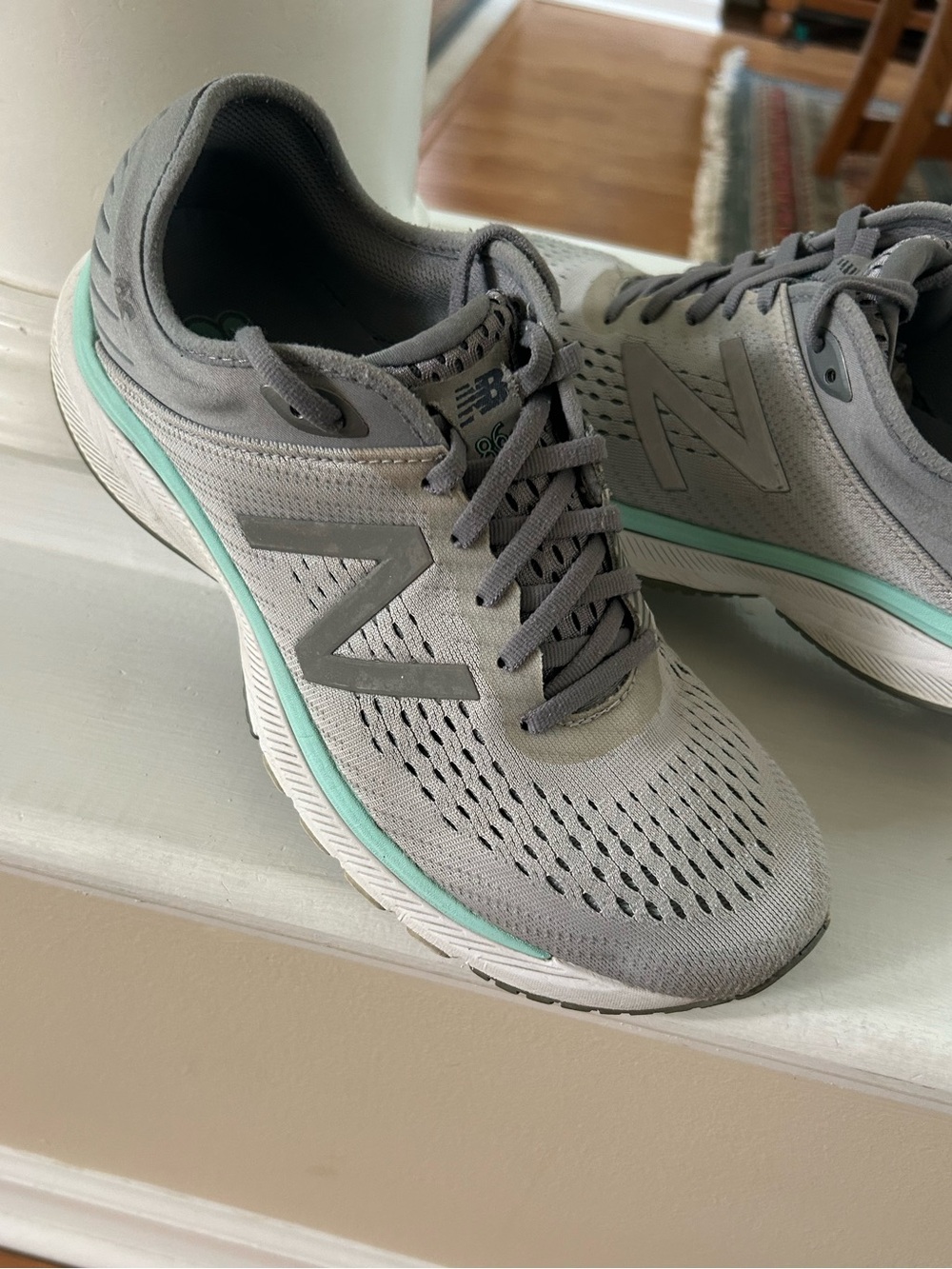 New Balance 860 v 10 stability running shoes, size 9.5 wide